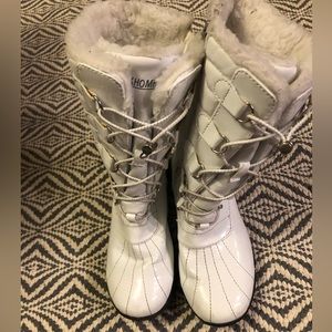 Girls gently used winter boots.